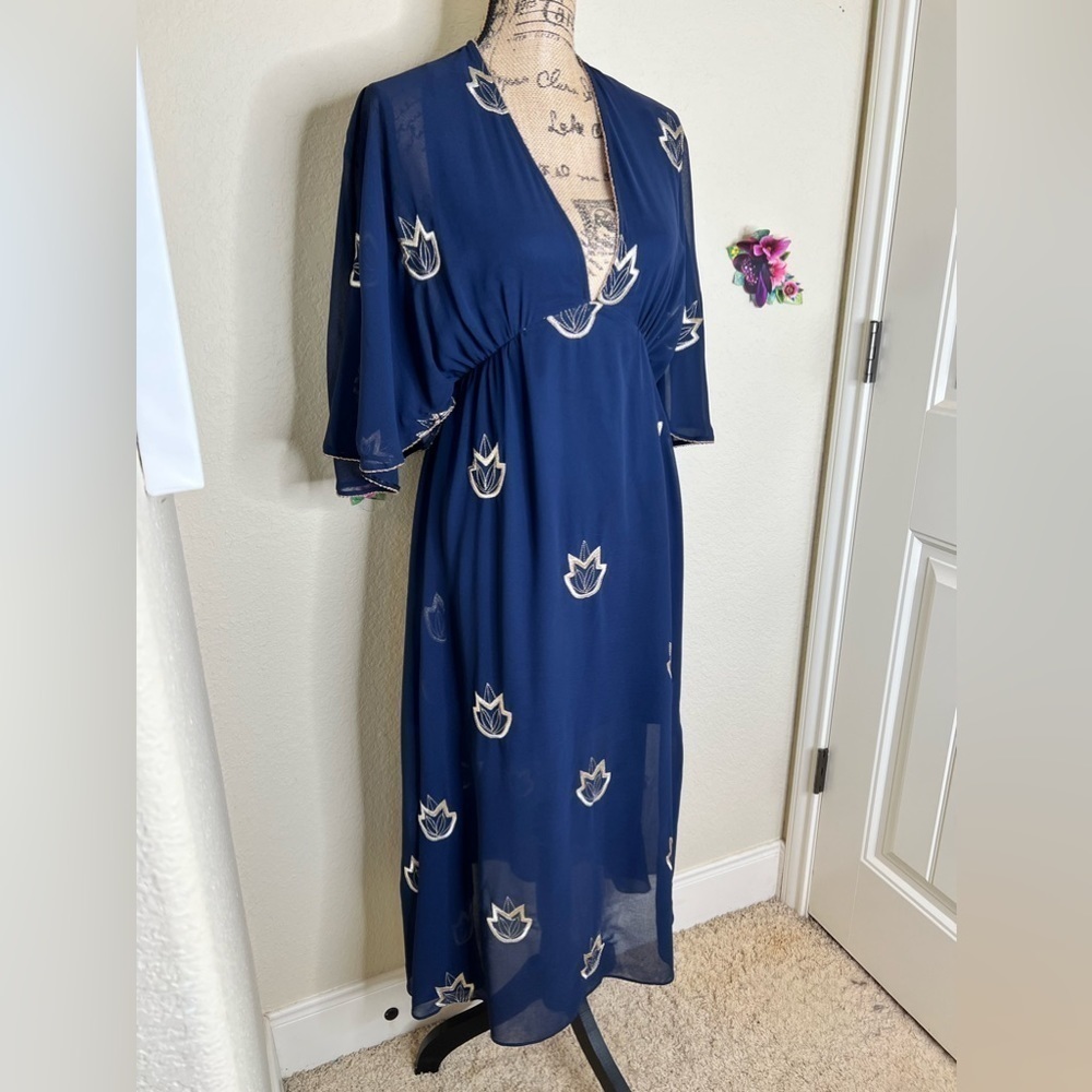 Stevie May Embroidered Leaf Dress V Neck, Lined, Empire Waist Open Back Size XS - Picture 4 of 16